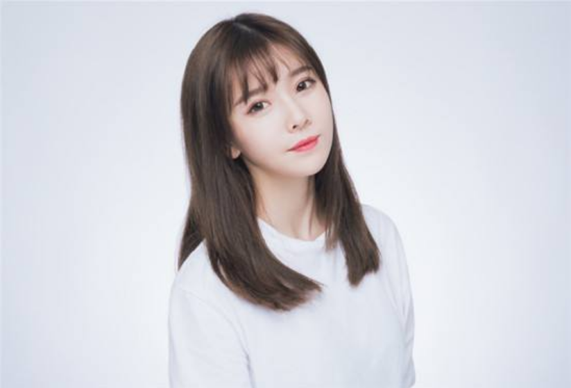 lgd主持人腿精nara,因违规被解约,微博澄清:会好好配合工作!