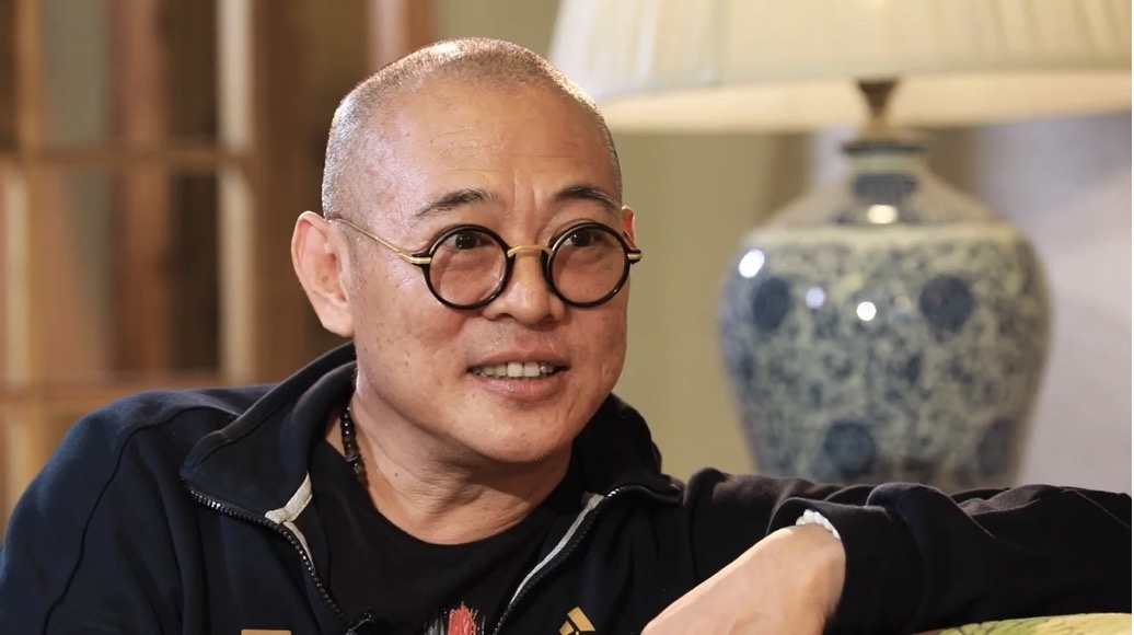 55岁李连杰容光焕发,对拍电影已没兴趣,放下名利权情,才是正道