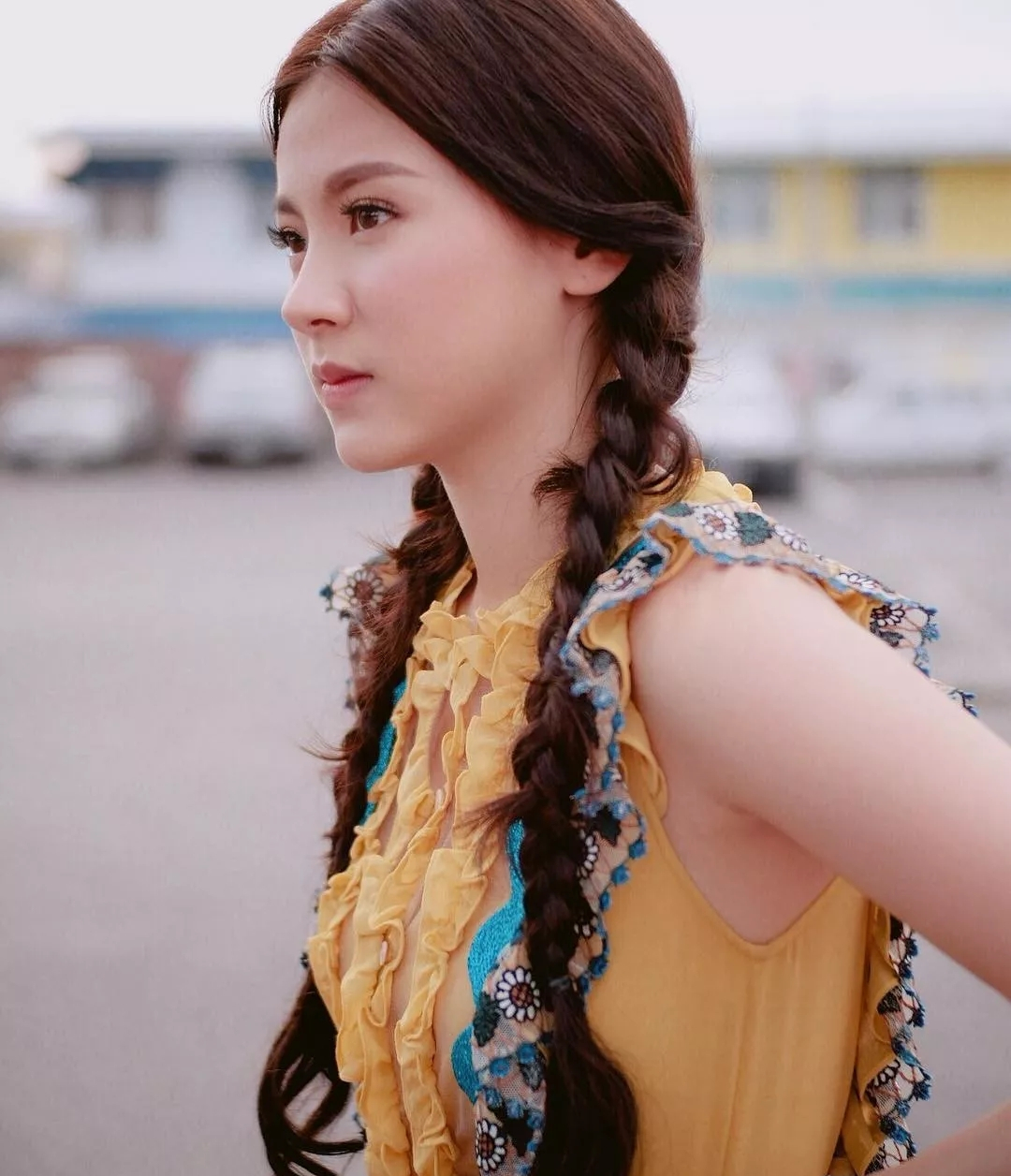 彩娜有四分之一的中国血统,1992年出生,今年26岁,汉文名字叫做吕爱惠