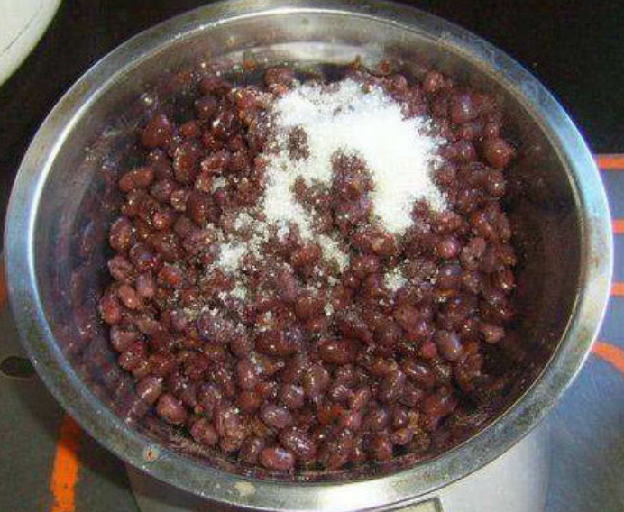 奶茶店老板:煮红豆时放点"它",保证煮的香浓又可口!