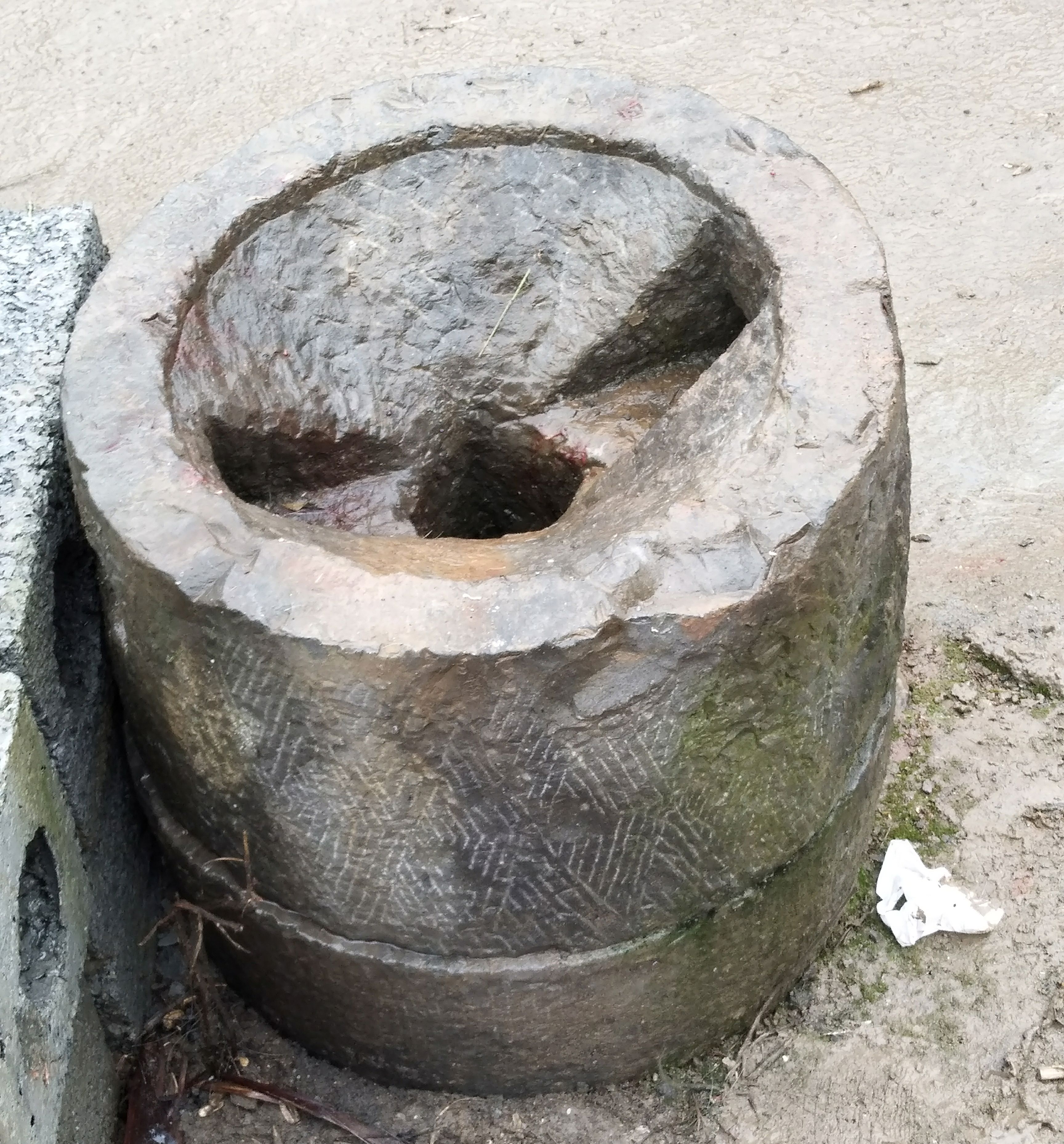 古老储存粮食的器具,俗称包兜,大多用来装玉米和小麦