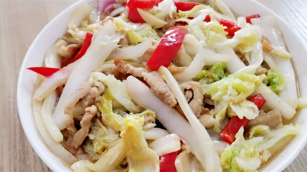 老百姓都爱吃的家常菜,大白菜炒猪肉,简单做法,好吃有营养