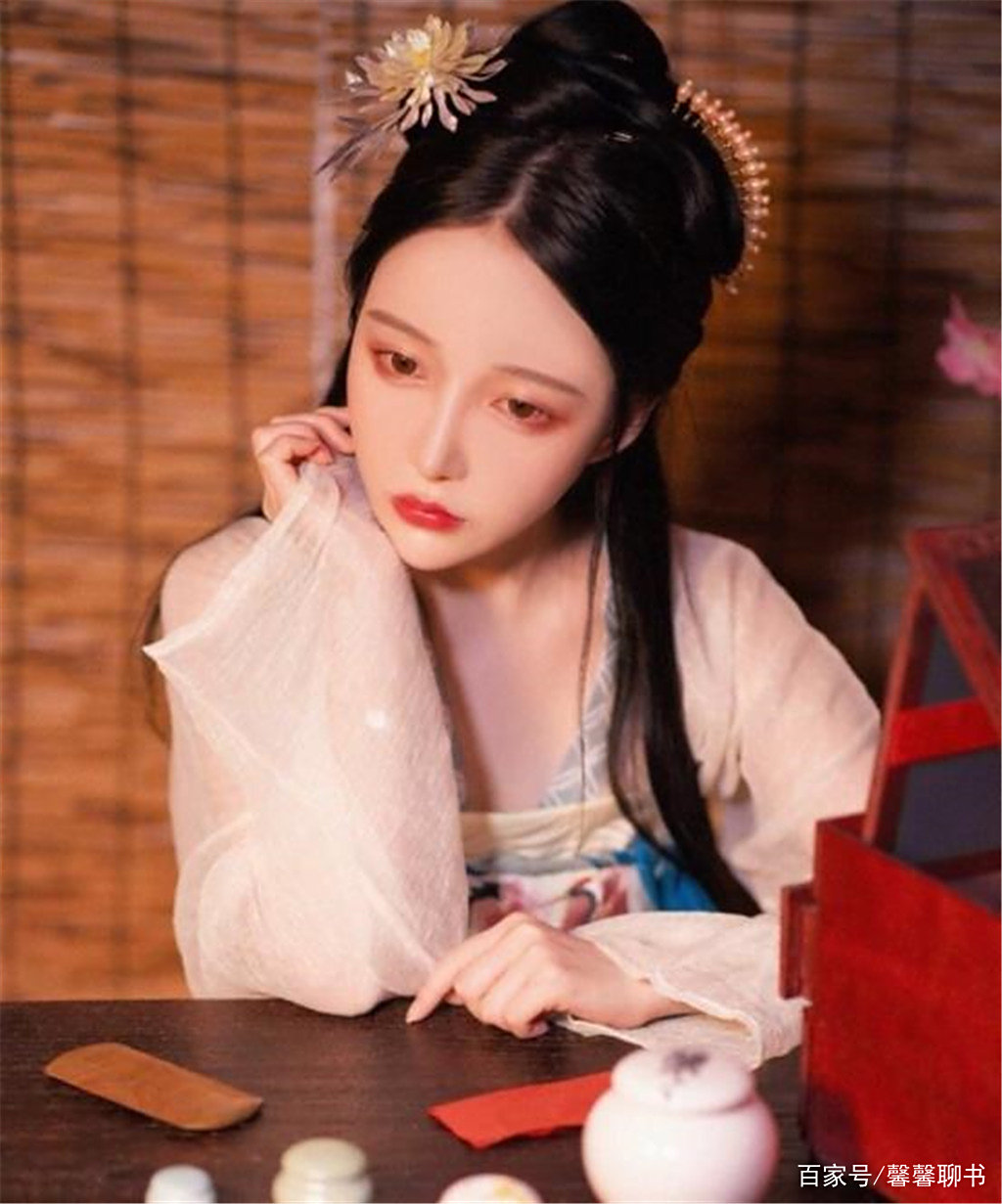 她是娇纵蛮横的小姐,穿越1977年,被楚北宸少将强娶回家怀军娃! 她是娇纵蛮横的小姐,穿越1977年,被楚北宸少将强娶回家怀军娃!