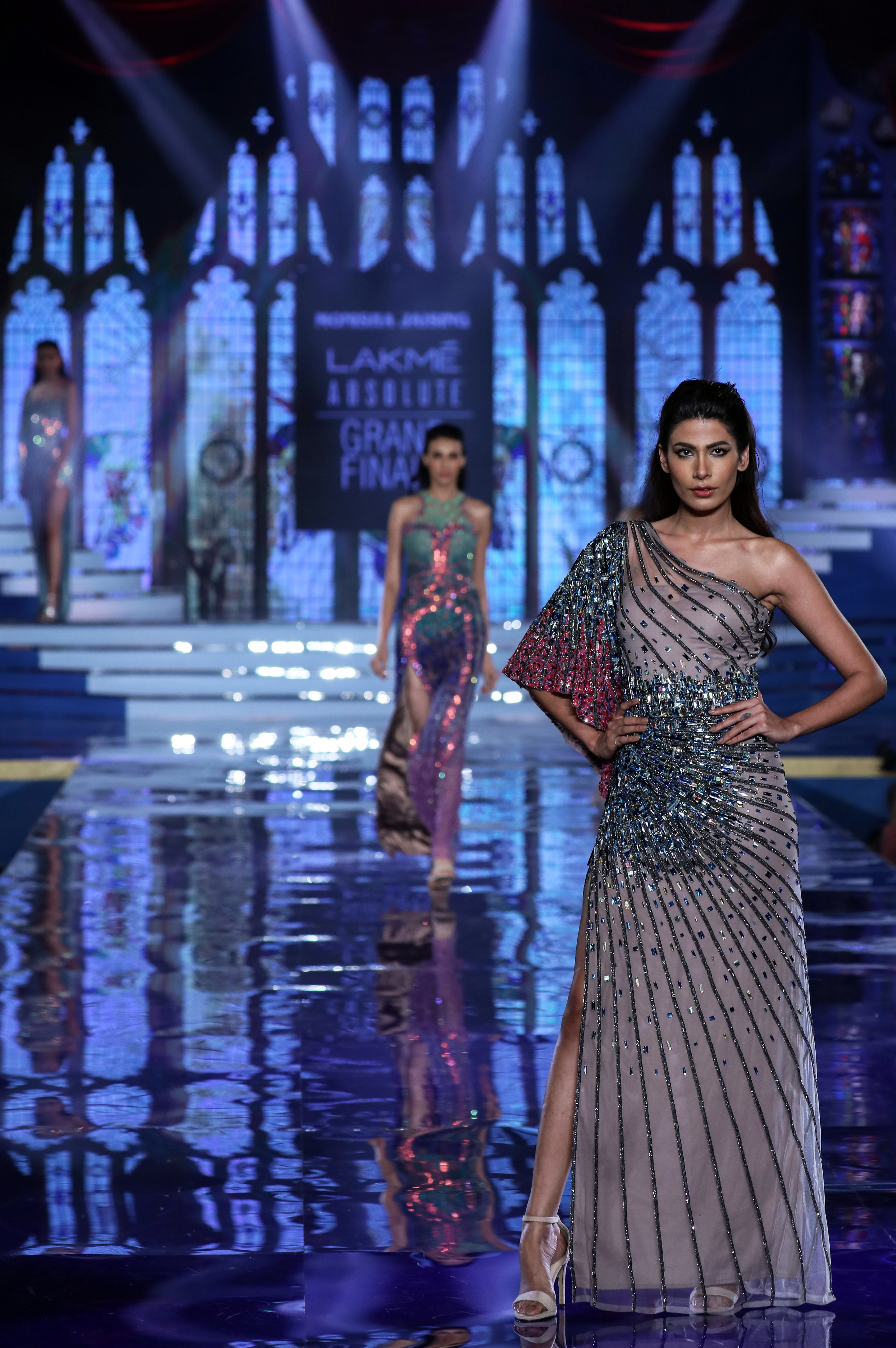 印度拉克美时装周——设计师莫妮莎·贾伊辛作品时装秀(16)