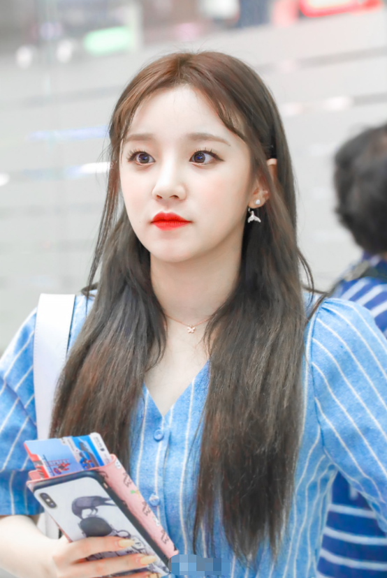 有种整容叫宋雨琦"换发型",看到她的直发造型,甜心变御姐