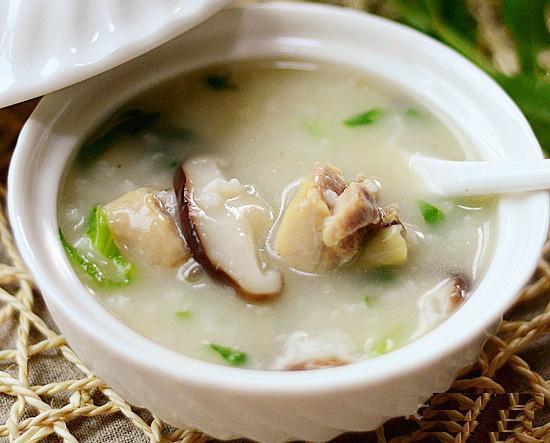 香菇抗癌,降血压,调血脂好处多,3步做成一碗香菇瘦肉粥