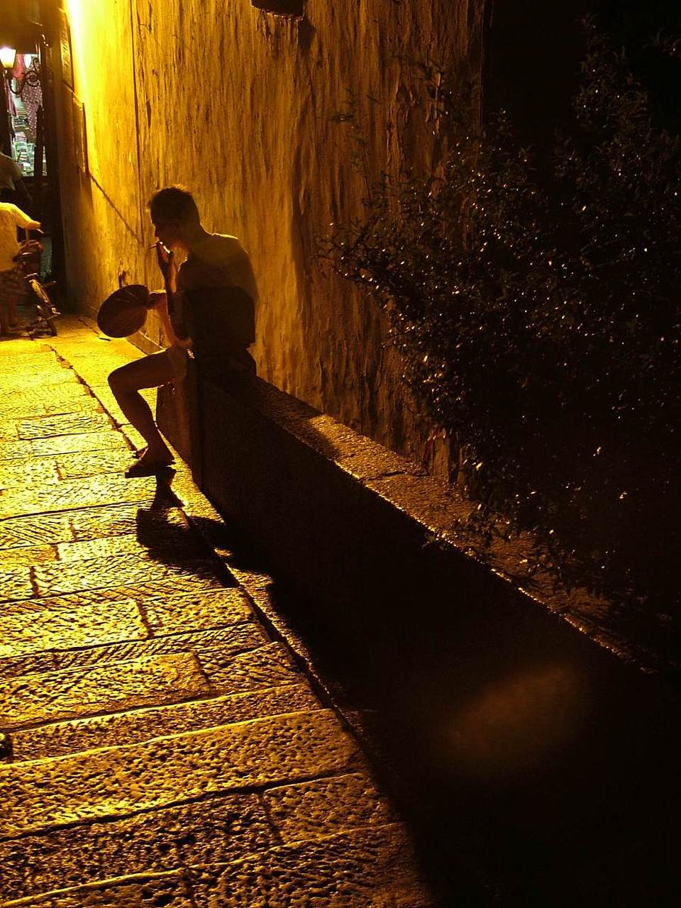 他说:"结局是我纸页左边的若干孔洞之一,它迟早会让我把纸页整齐撕开