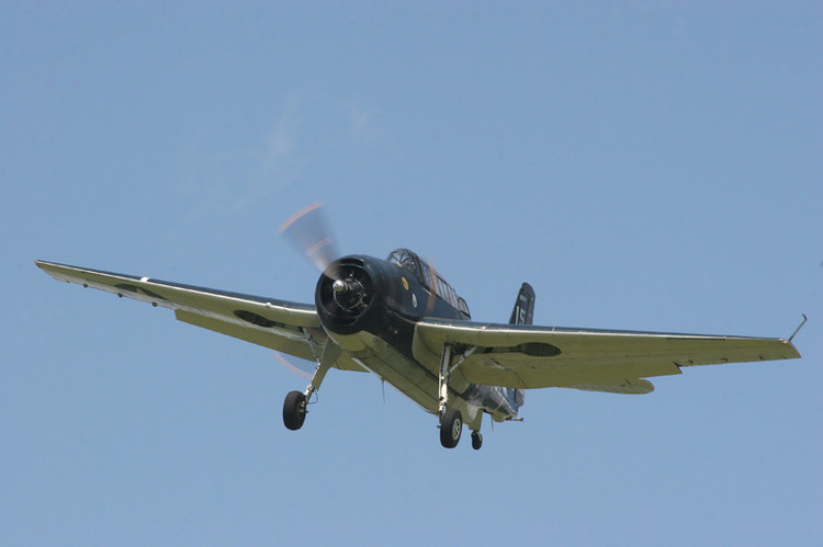 英国剑鱼式轰炸机,当今依然先进水平,瘦死的骆驼比马大