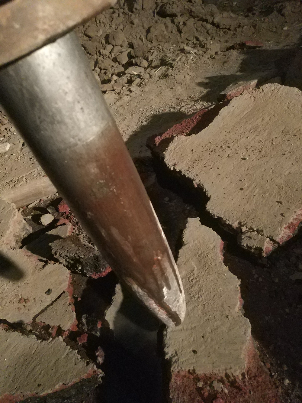 挖掘机破碎锤漏油了,有几种原因要知道