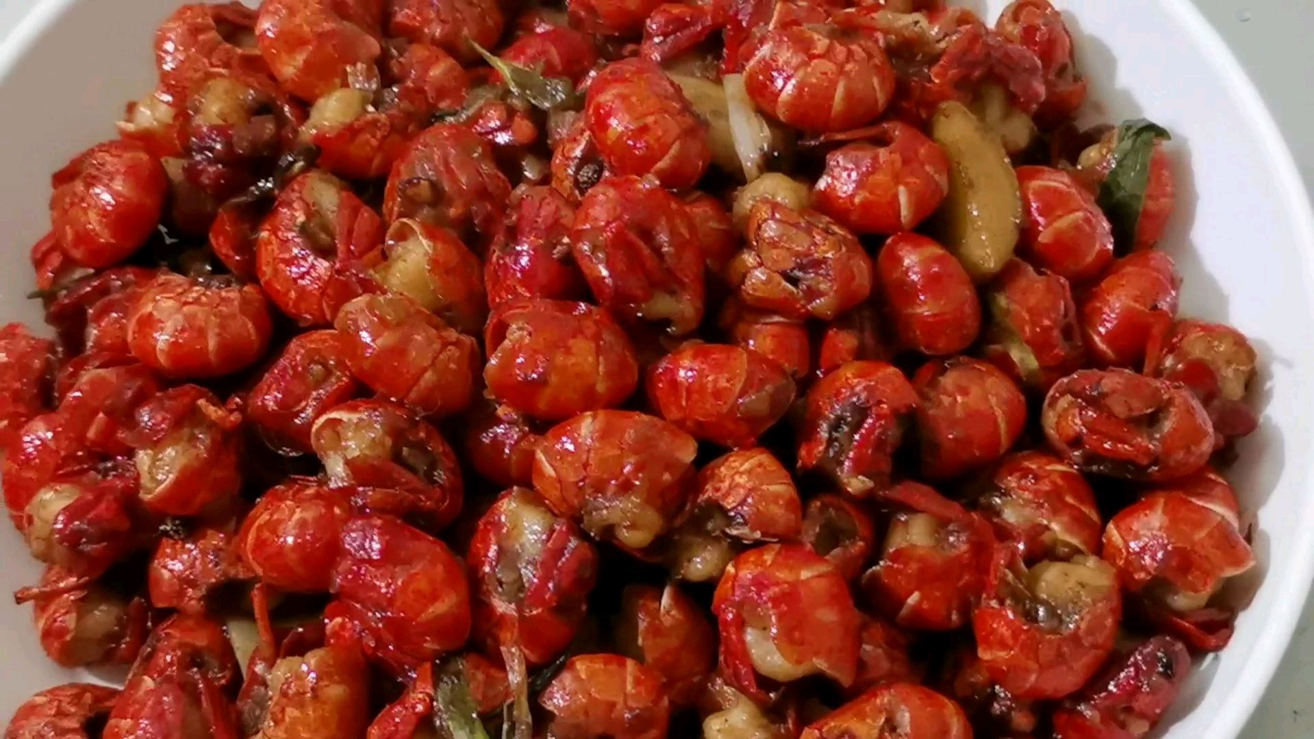 五斤虾做一盘“蒜蓉虾球”一家人有说有笑吃过瘾了