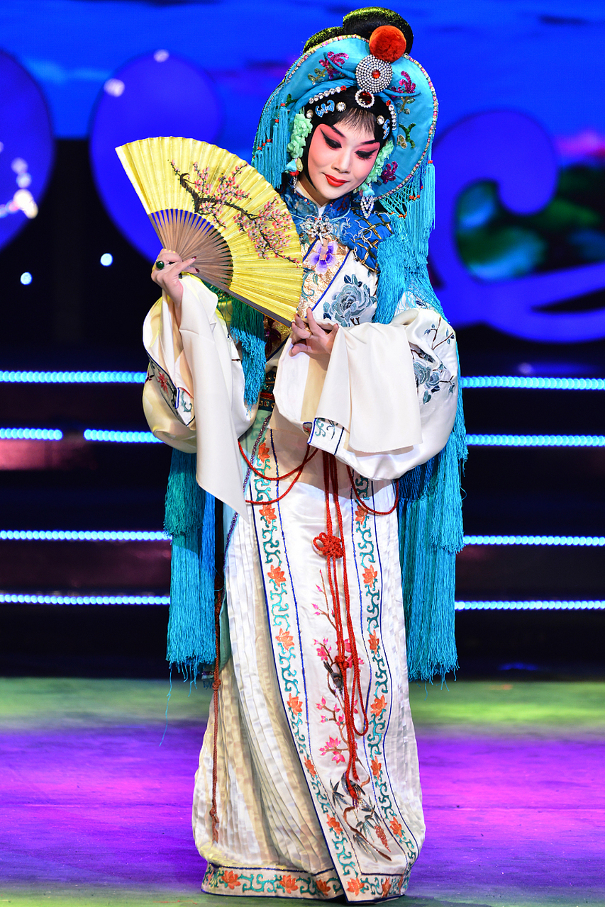 黄梅戏,这颗璀璨的戏曲明珠,源自湖北黄梅,却在安徽安庆的土地上绽放