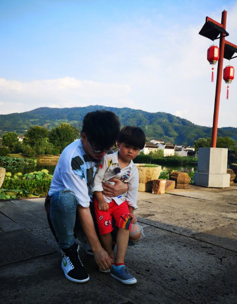 胡彦斌微博宣布这是他儿子!网友一脸懵逼?原来是