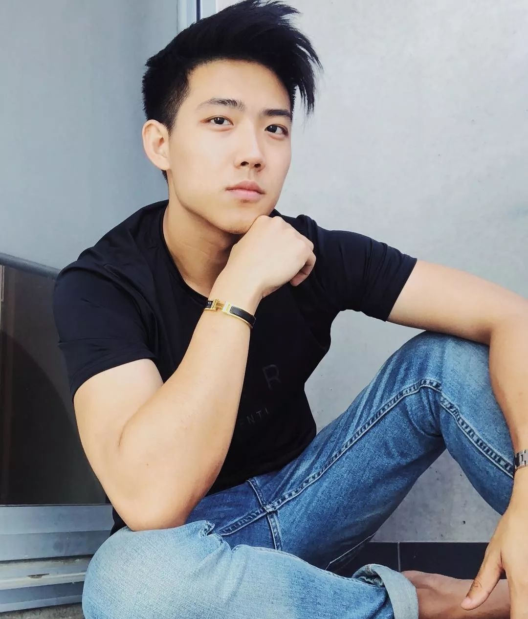 运动系的小狼狗,精壮的身材男友力满点,一起来看吧!