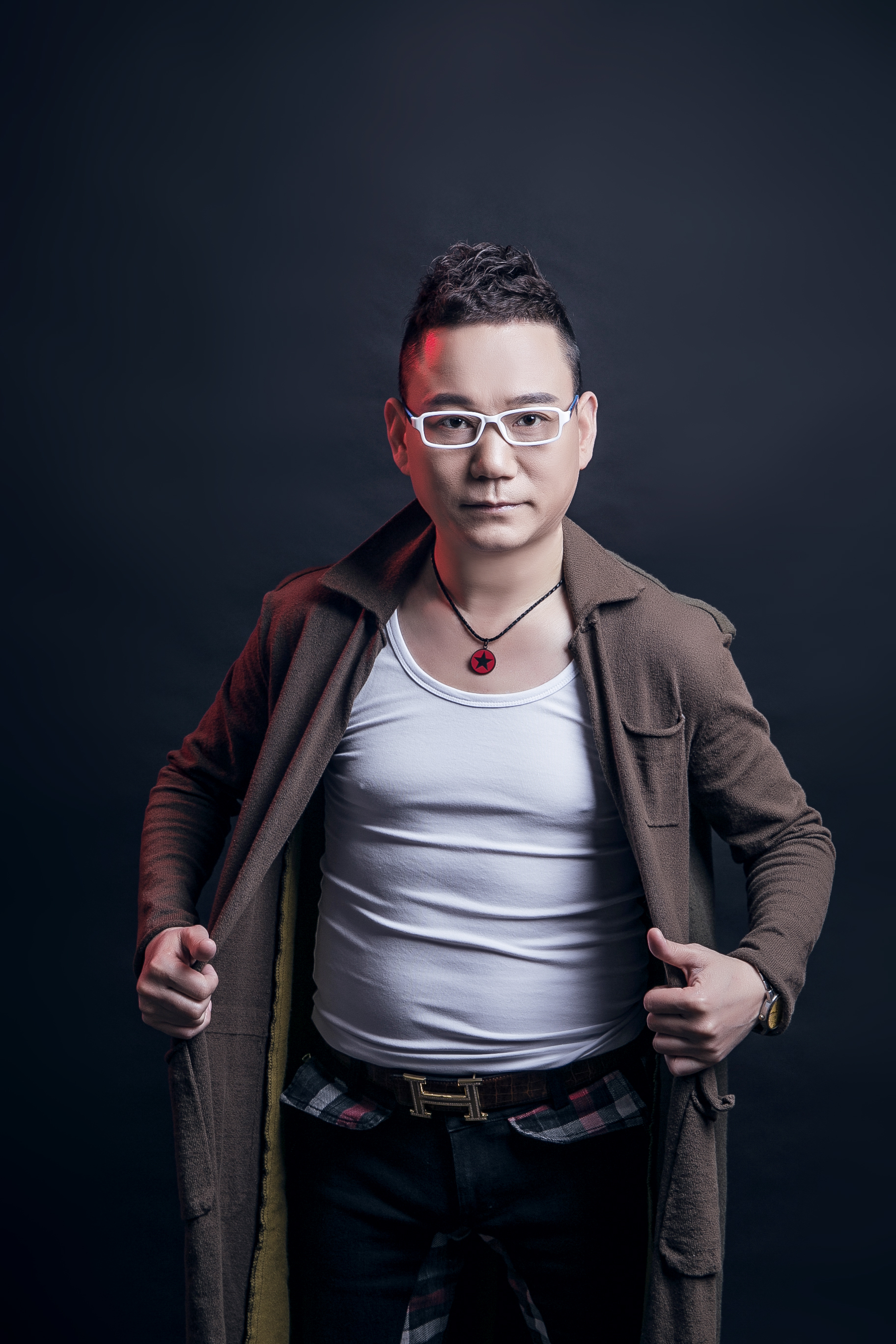 保利尼奥汗未出透就被罚下 网友评论一针见血