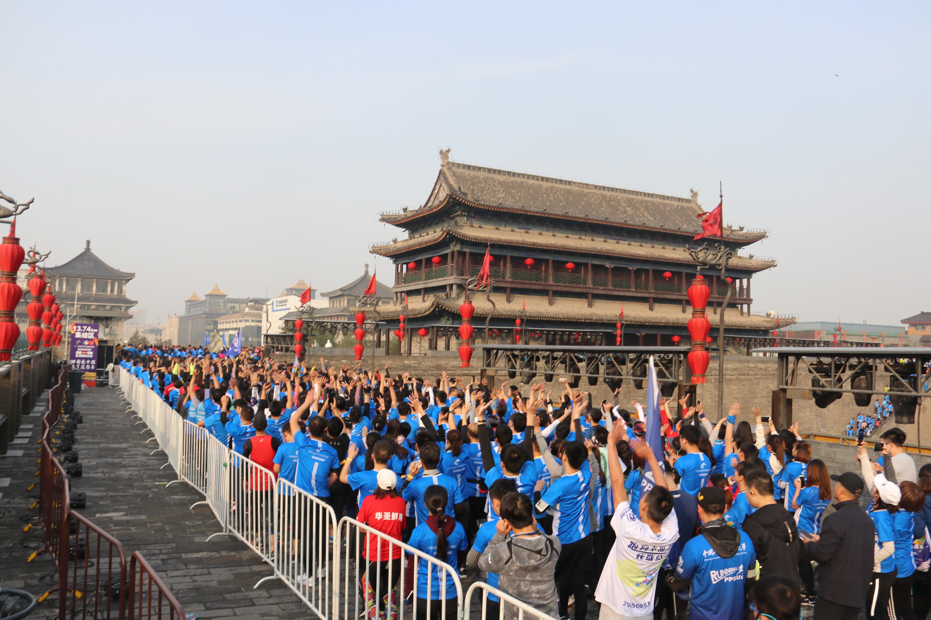 雷行记:西安秋季城墙马拉松,选手感受千年历史文化