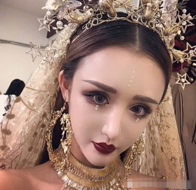 快手黑暗大美晒新造型很惊艳!比莉哥还美?网友:眉毛为谁拼过命