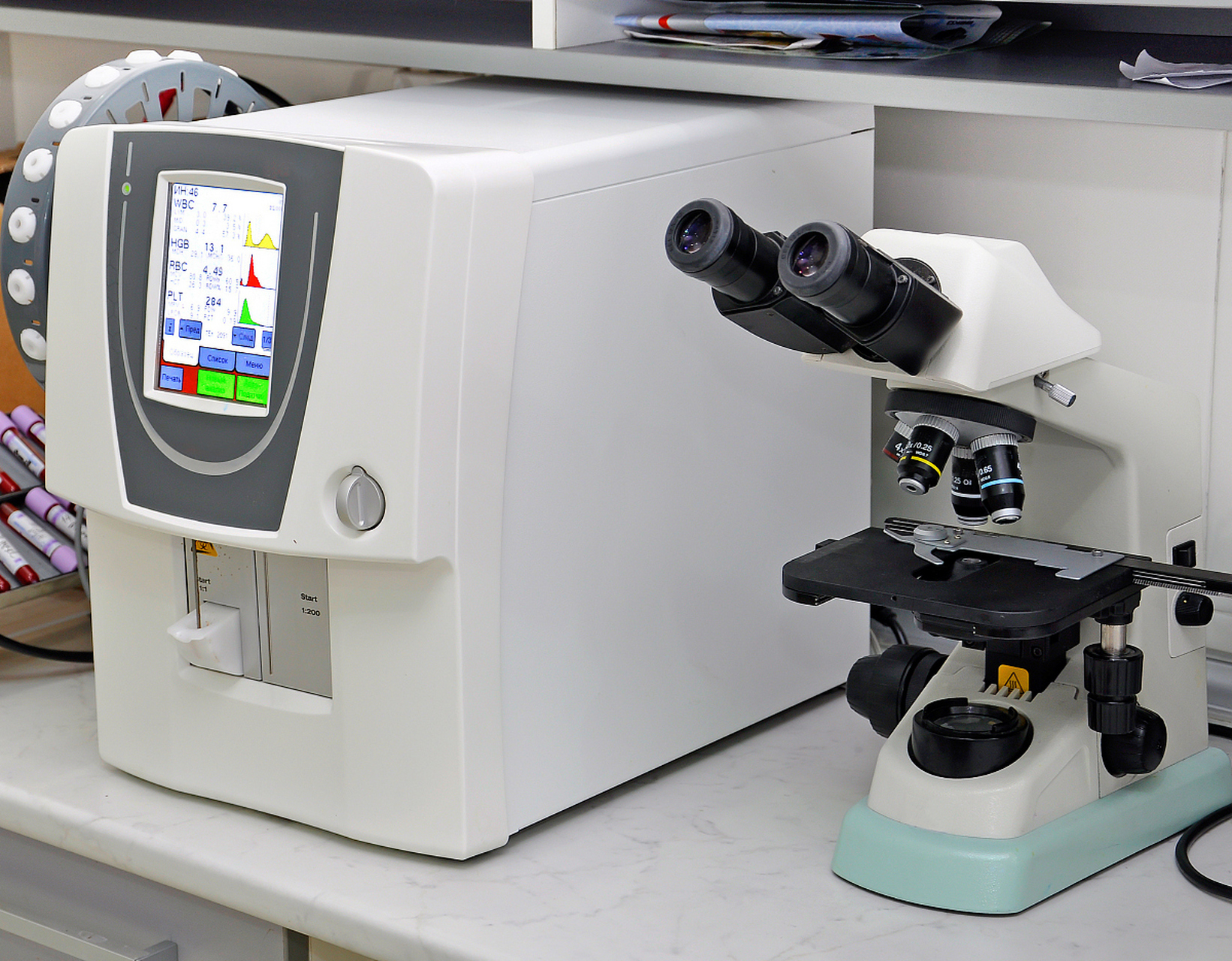 直视式焦度计是一种用于测量透镜焦距和光焦度的仪器,由光源,光阑等