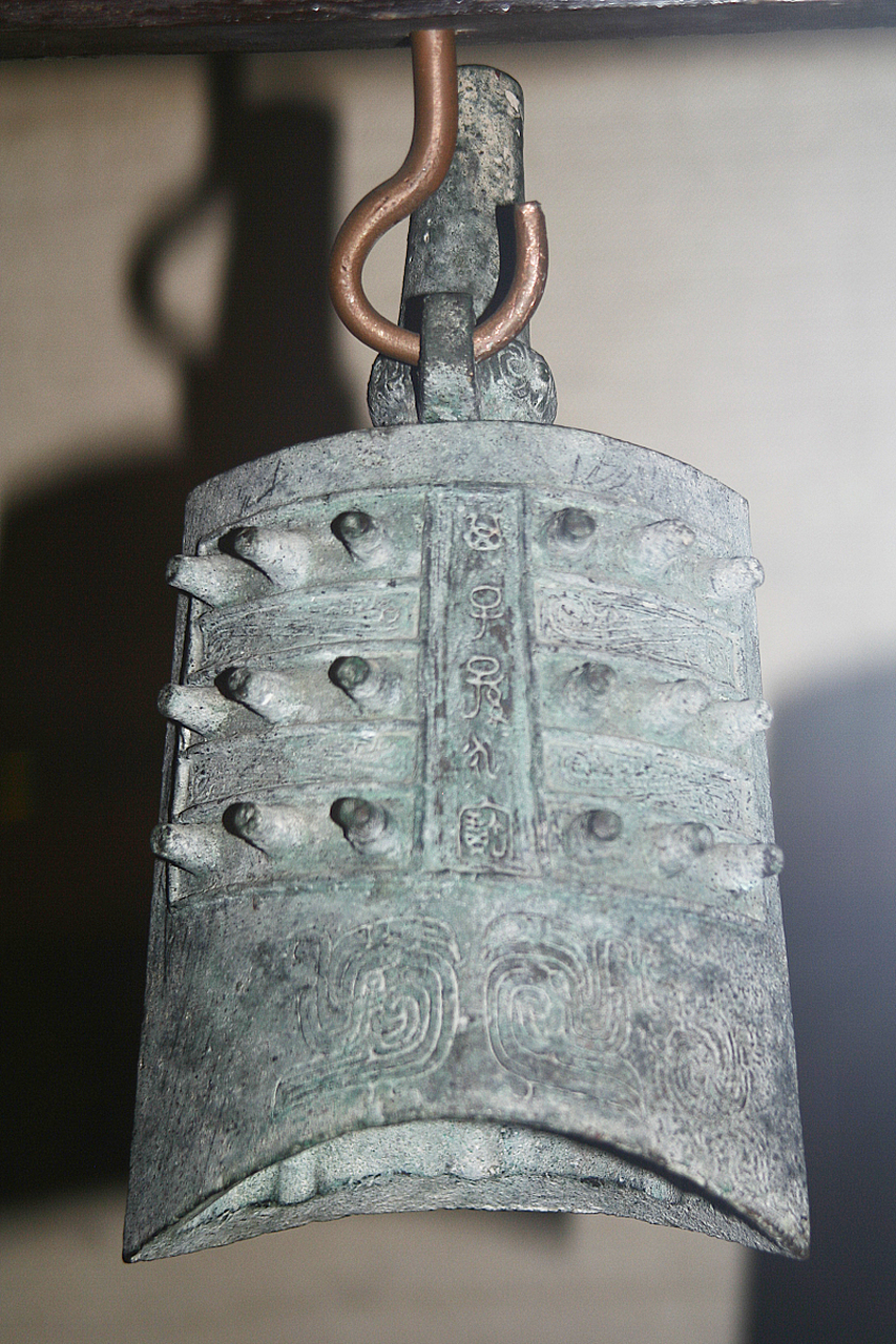 古代战争中,钲作为信号兵在军事通讯中发挥重要作用,其音色独特且具有