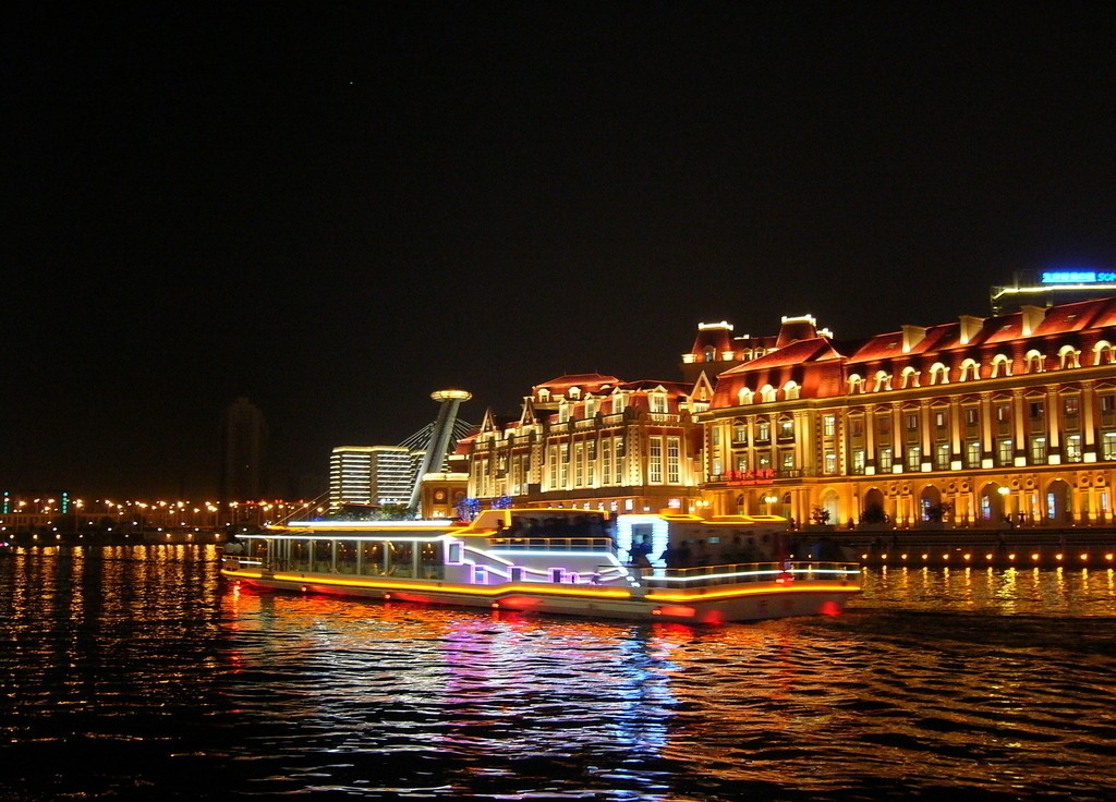起自天津金钢桥,到大沽口入渤海湾,海河俗称天津的"母亲河".