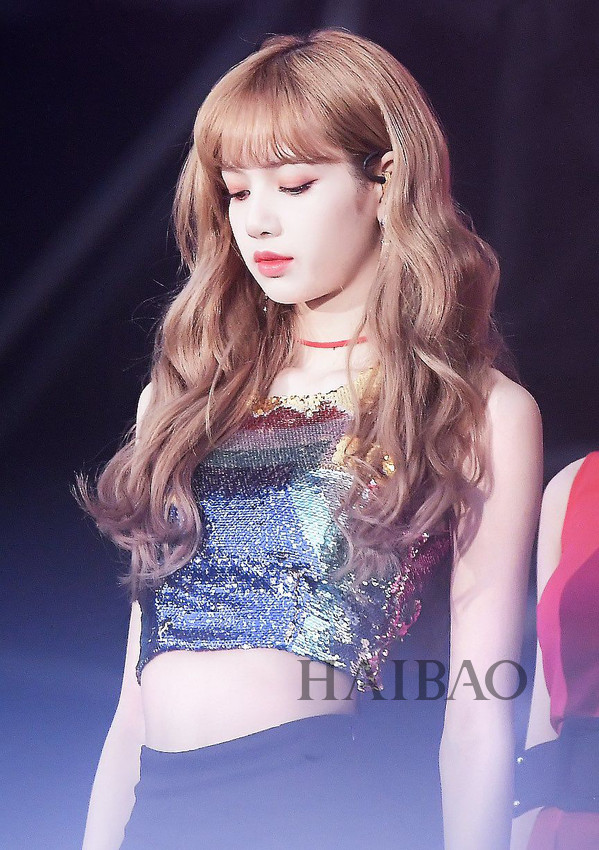 三天两头上热搜?"人间芭比"lisa的发色也是real好看了!