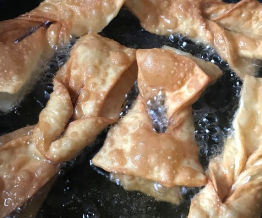 油炸酥果子,别只加食盐和白糖了,加点它,咬一口嘎嘣脆