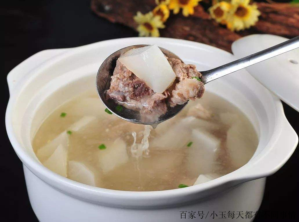 燉肘子和冬瓜肉盅還有白蘿蔔肉湯,一個湯兩個菜的烹飪方式說一下