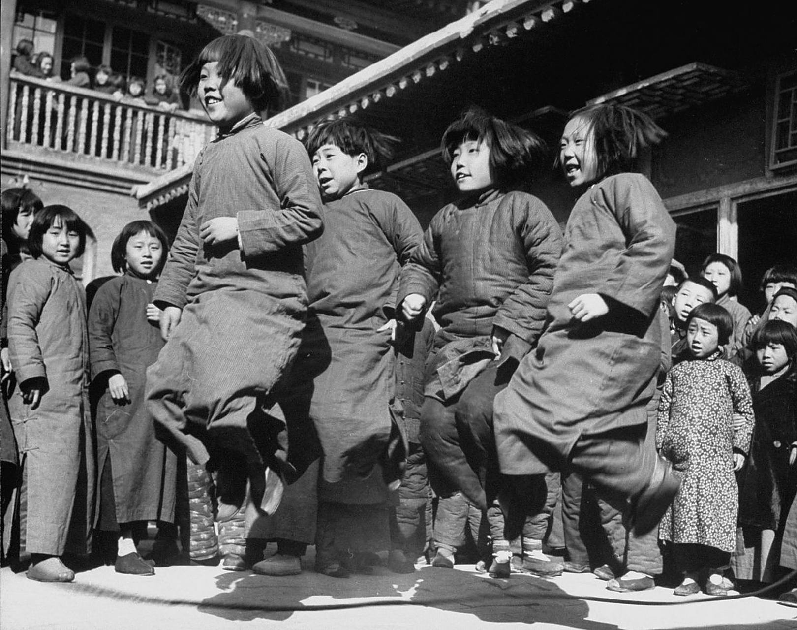 旧社会的地主婆.