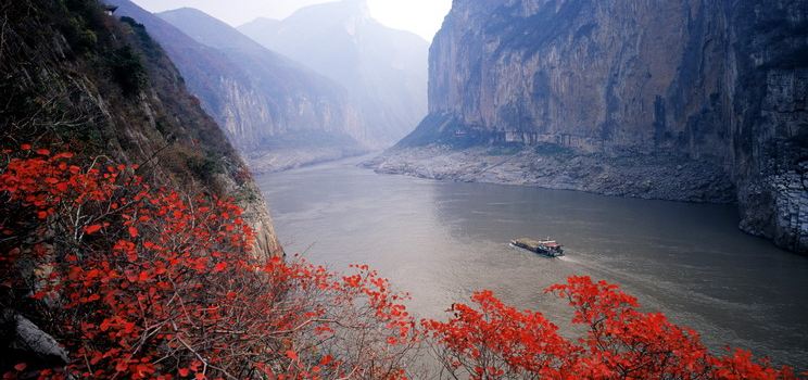 历史上奉节被称为"控带二川,限隔五溪,据荆楚之上游,为巴蜀之喉吭"