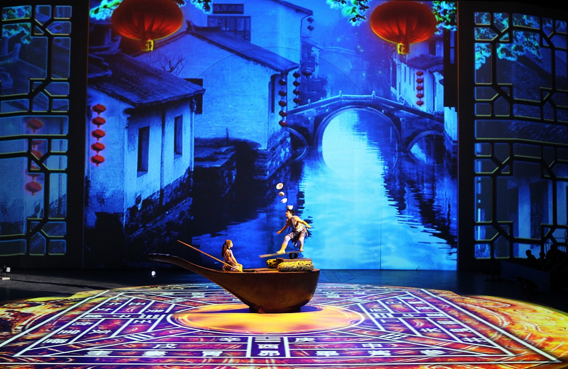 信阳时空之旅,以独特的3d图像交织解码技术,完美合成立体影像.