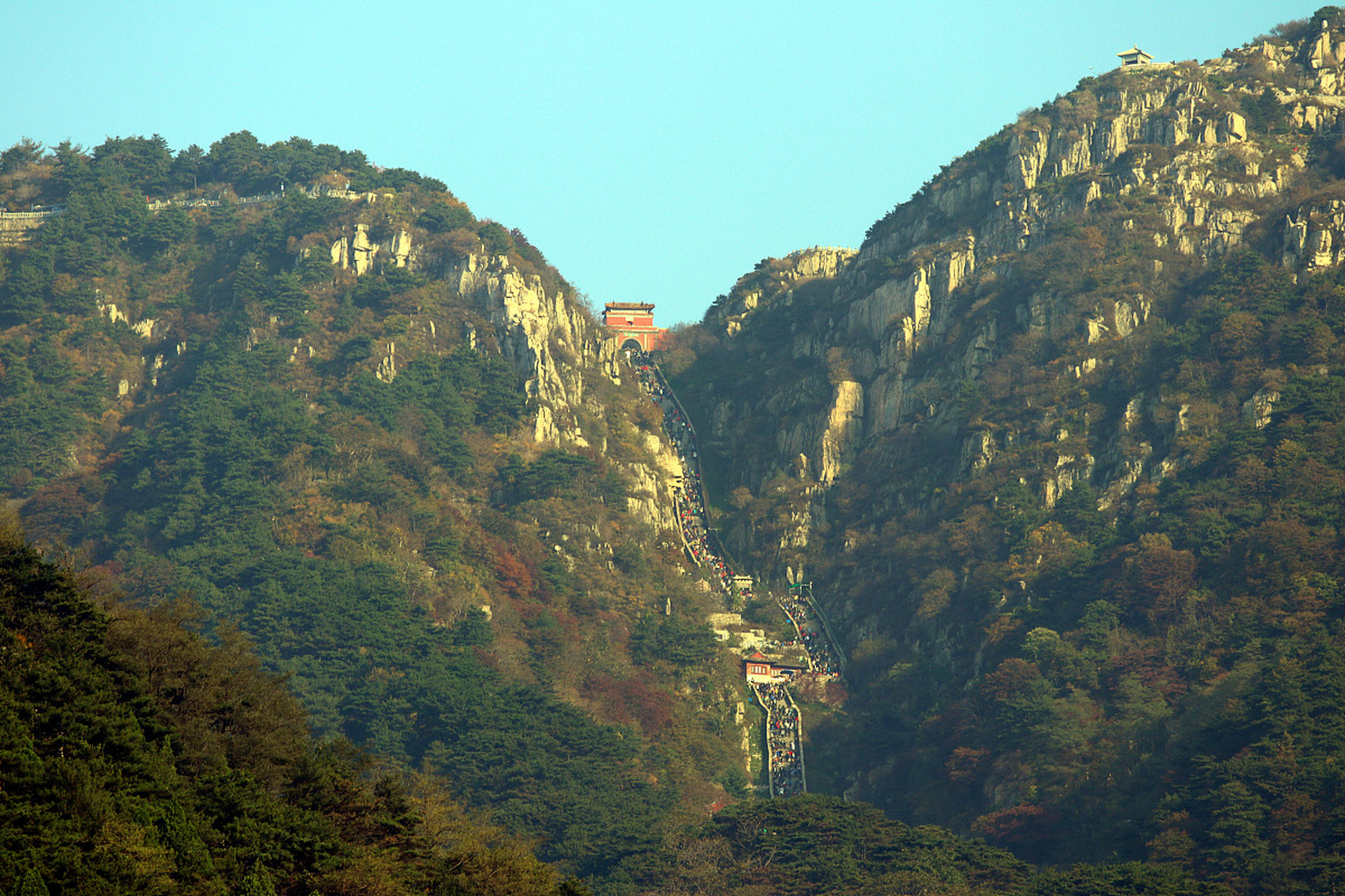 泰山雄伟壮观图片