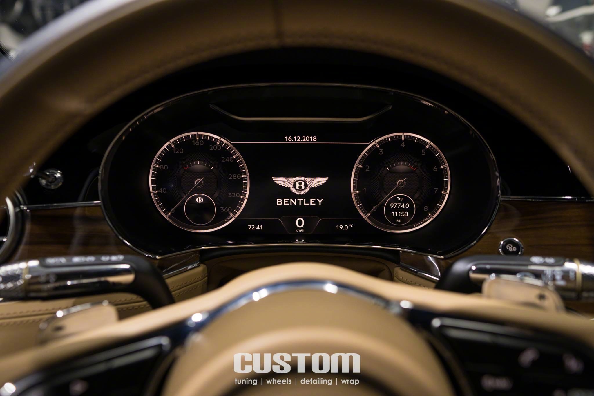 宾利飞驰仪表盘 转载自百家号作者:小美摄影看看