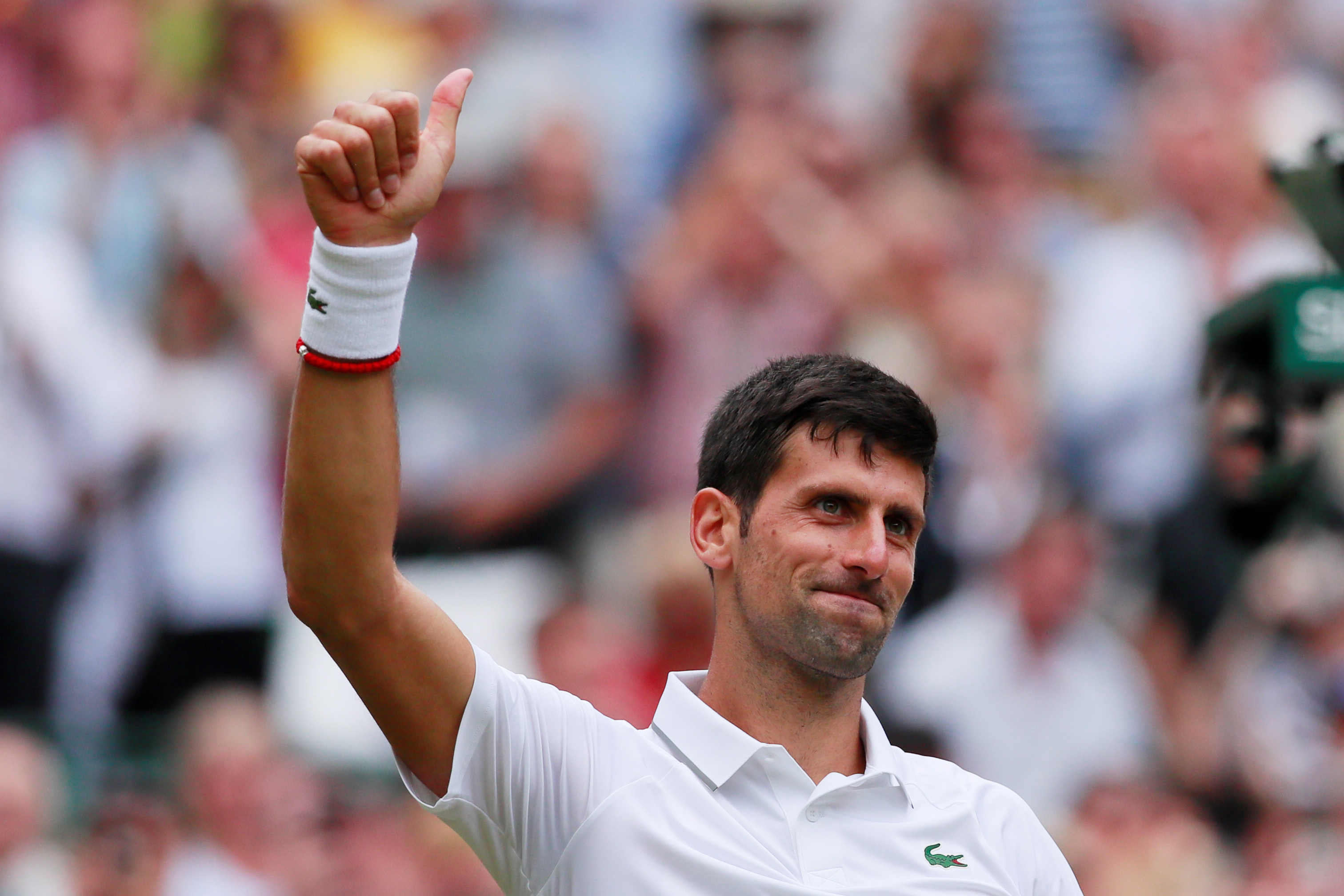 当日,在英国伦敦进行的温网男单八分之一决赛中,塞尔维亚选手焦