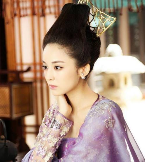 《惊悚山庄》:毕业后回到山庄,却阴风四起,鬼魅丛生