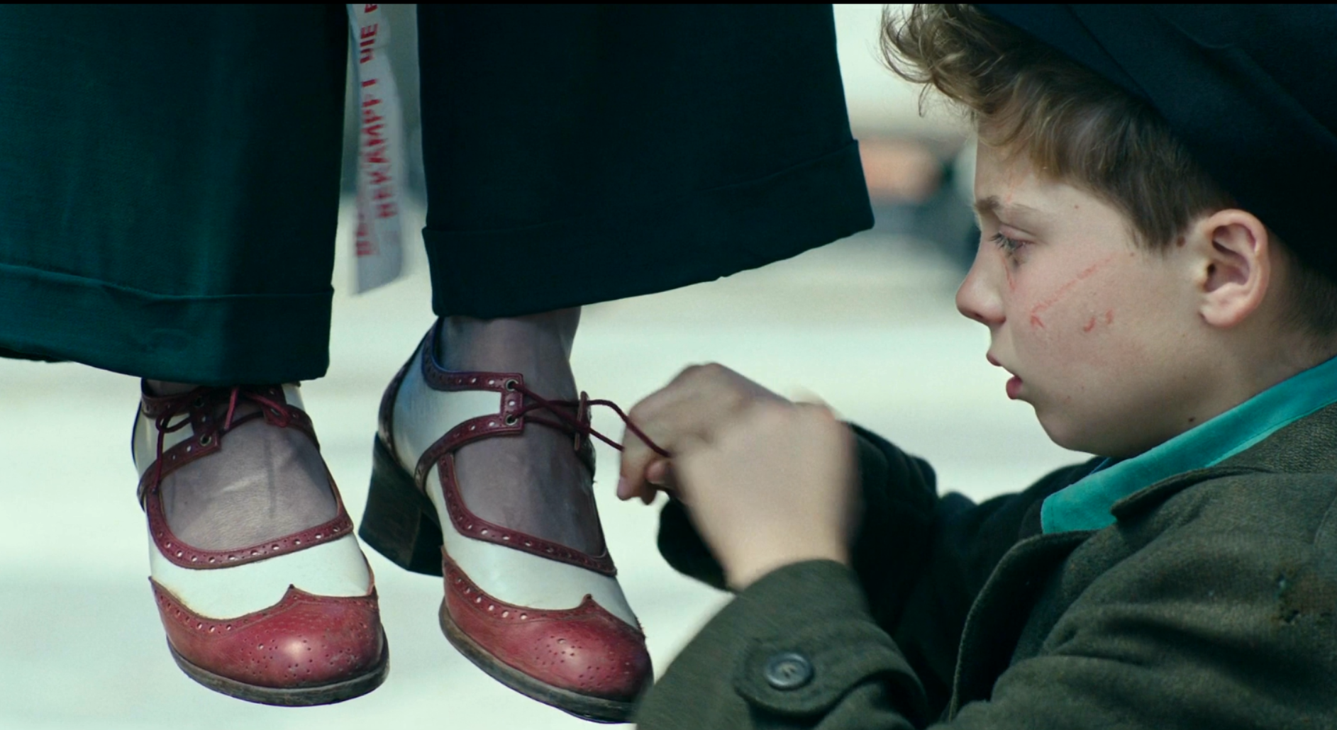 黑寡妇《乔乔的异想世界》:四次系鞋带有何深意?