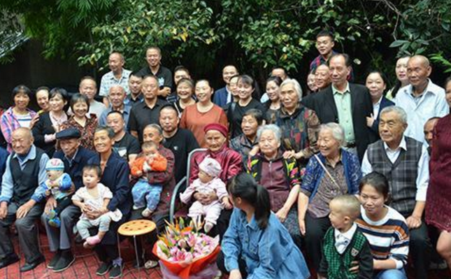 六世同堂!双流百岁老人过118岁生日,名下族人共有90人