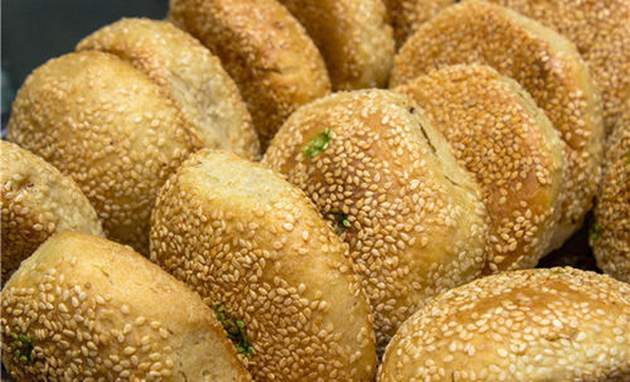 百城百味#牛忠喜烧饼是一道美味可口的汉族名点,属于豫菜系.