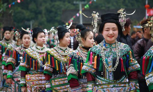 2月7日,在榕江县寨蒿镇宰档侗寨,侗族妇女盛装参加活动.