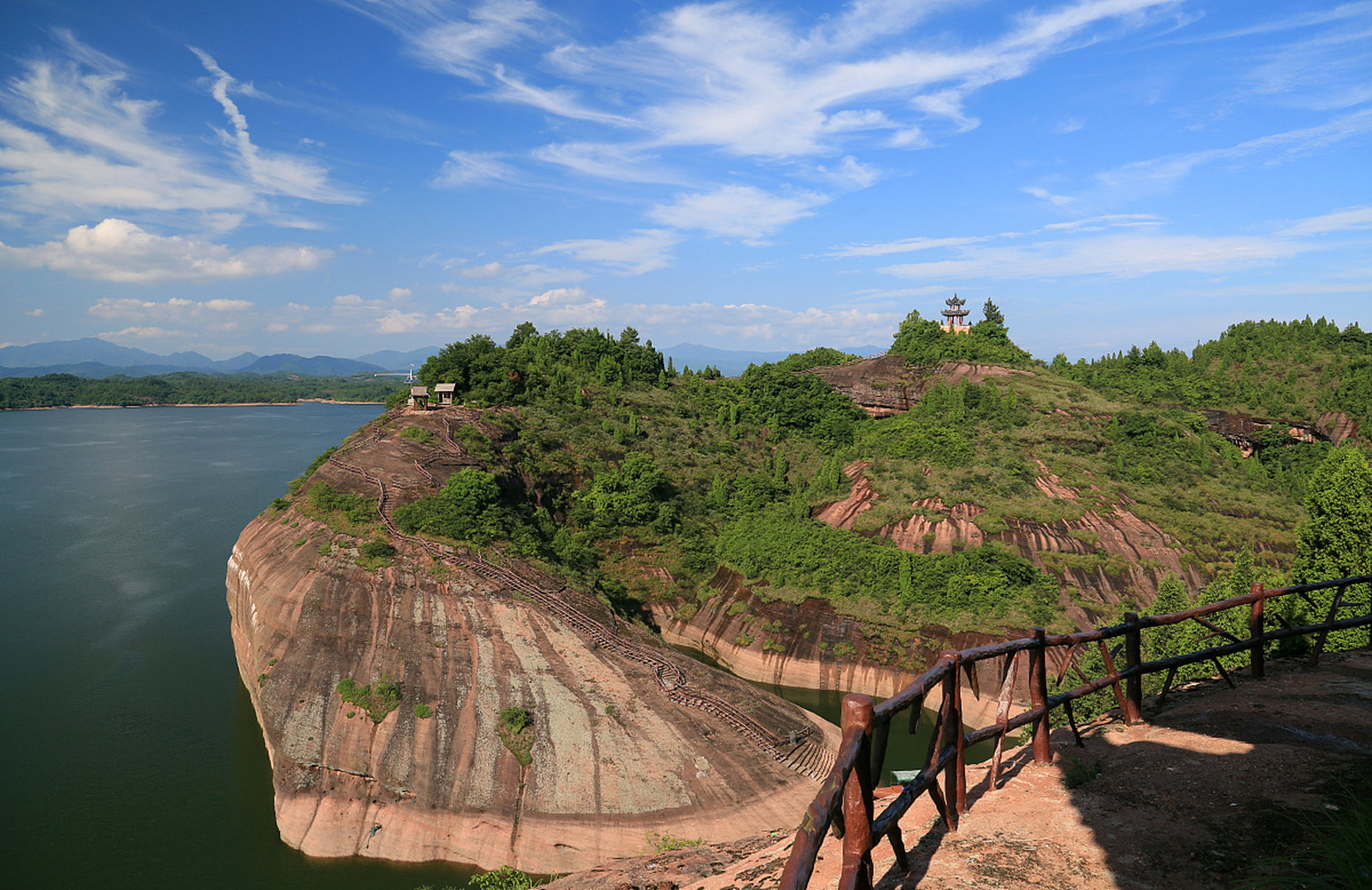 萍乡哪里有好玩的地方 萍乡,这个位于江西省西部的小城,以其丰富的