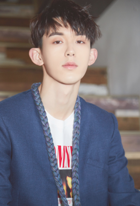 郭俊辰:英俊帅气,个性时尚的小奶生