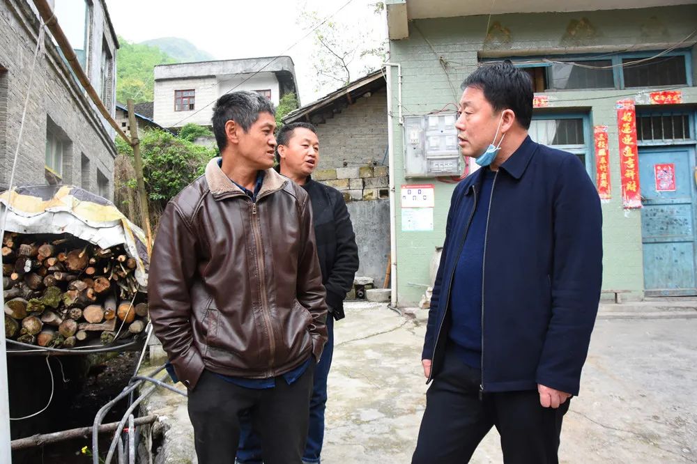 樊新中带队到紫云县暗访农村饮水安全