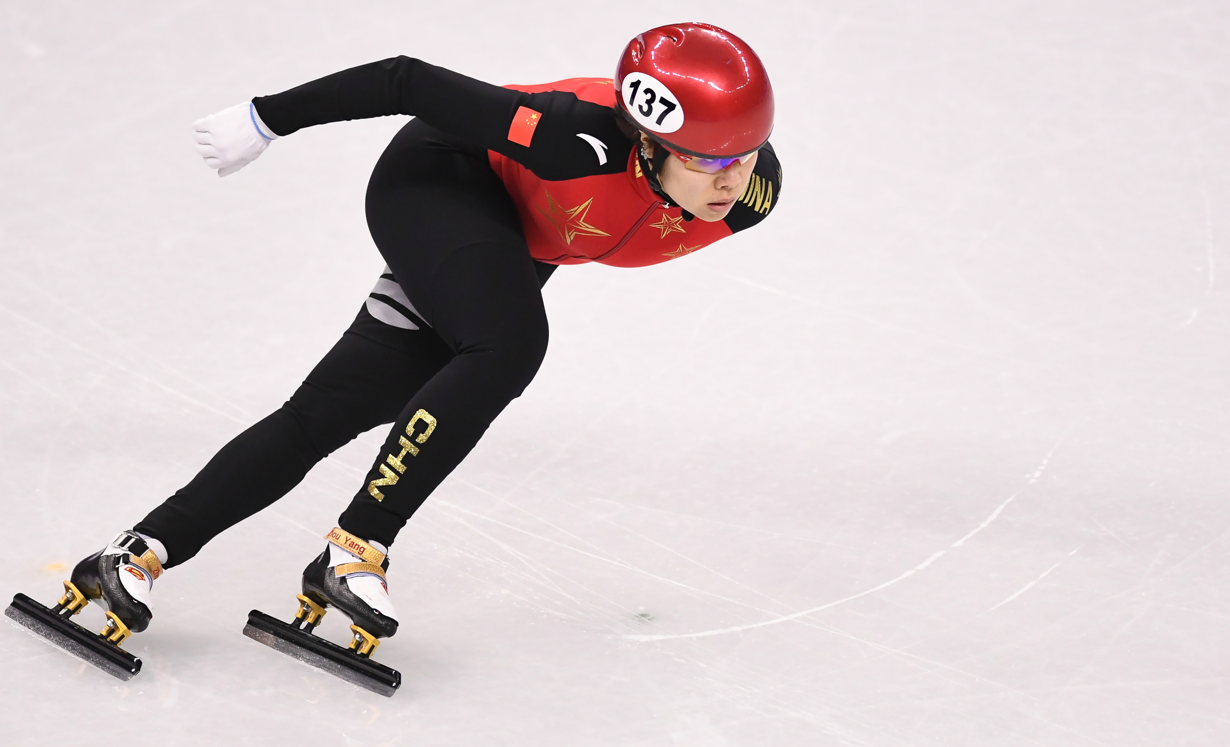 周杨滑冰运动员图片