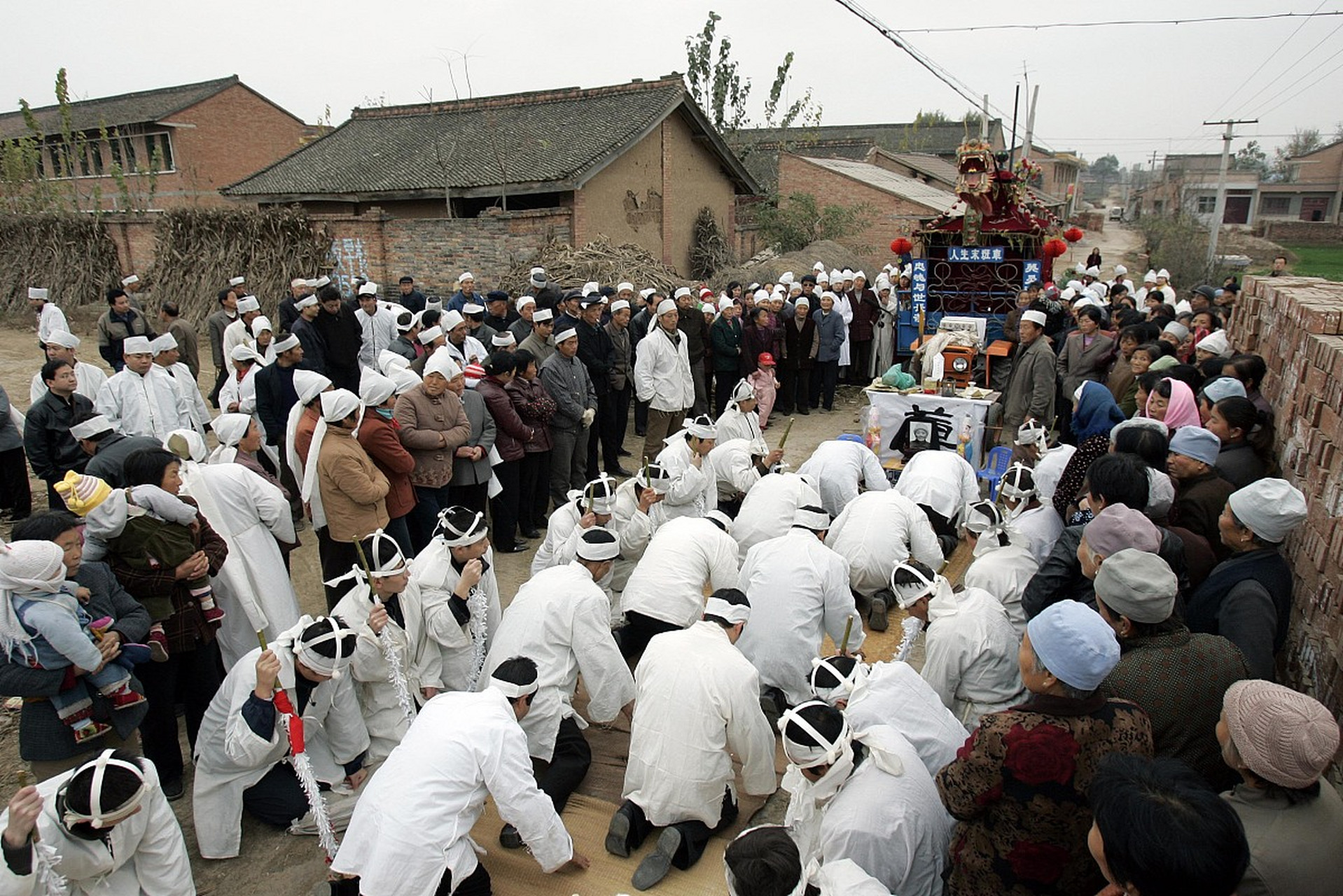 我生活在农村,娘家人在葬礼上大吵大闹,甚至大打出手,我所见过的这次