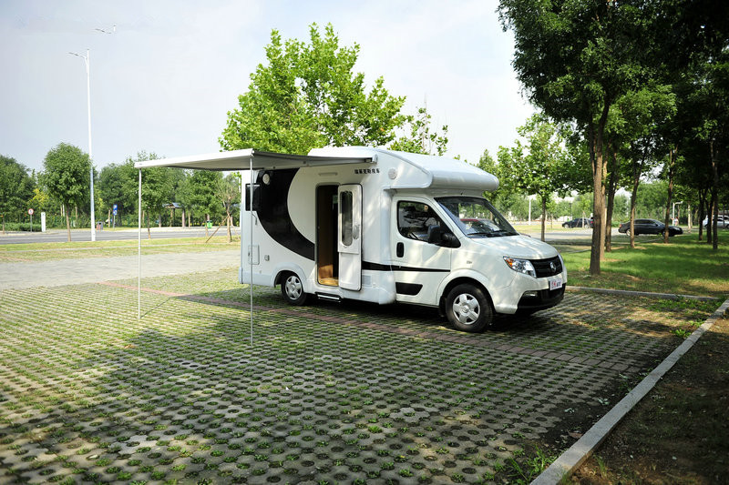 國內第一臺成品c型房車—東風御風,2.5t 自動擋,出行更省力