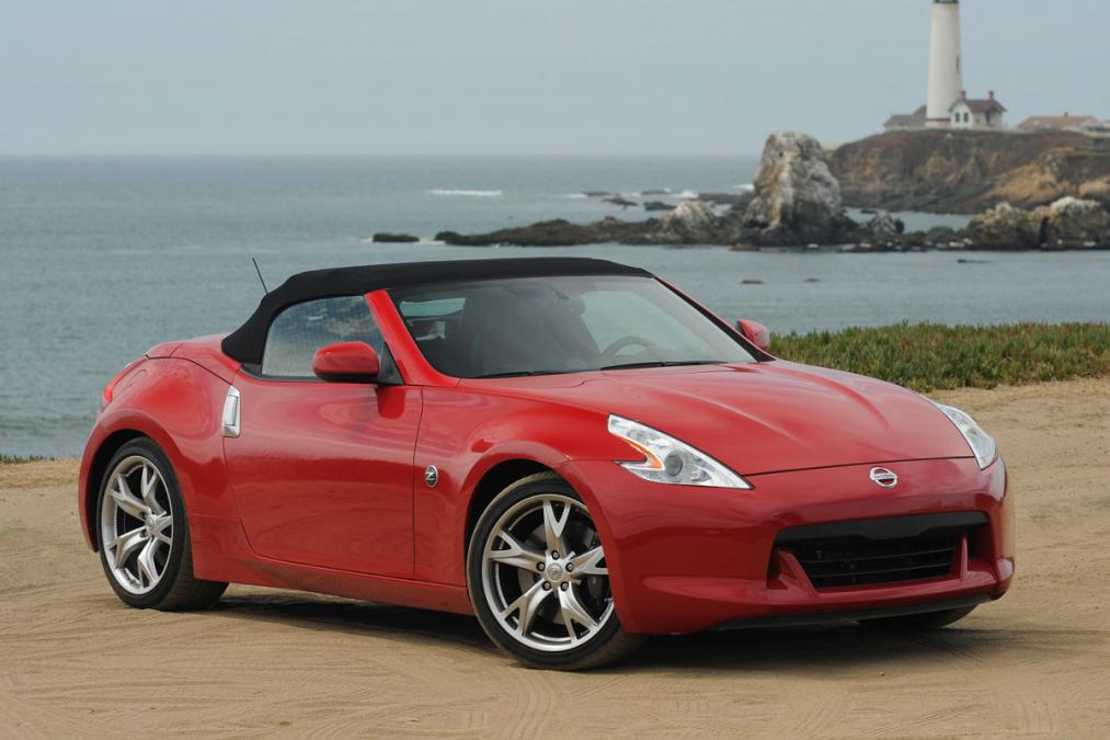 汽车:日产370z敞篷跑车,供了双门轿车的所有乐趣!