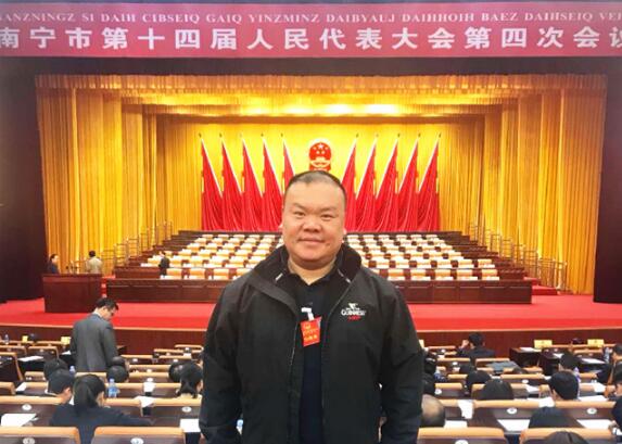 周建伟:创造"低进高出"奇迹 编织文武英才"摇篮"