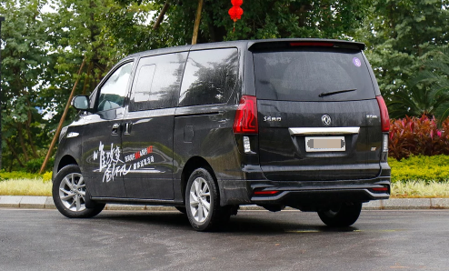 全新风行m6正式上市,延续家族设计风格,1.5t发动机匹配6mt