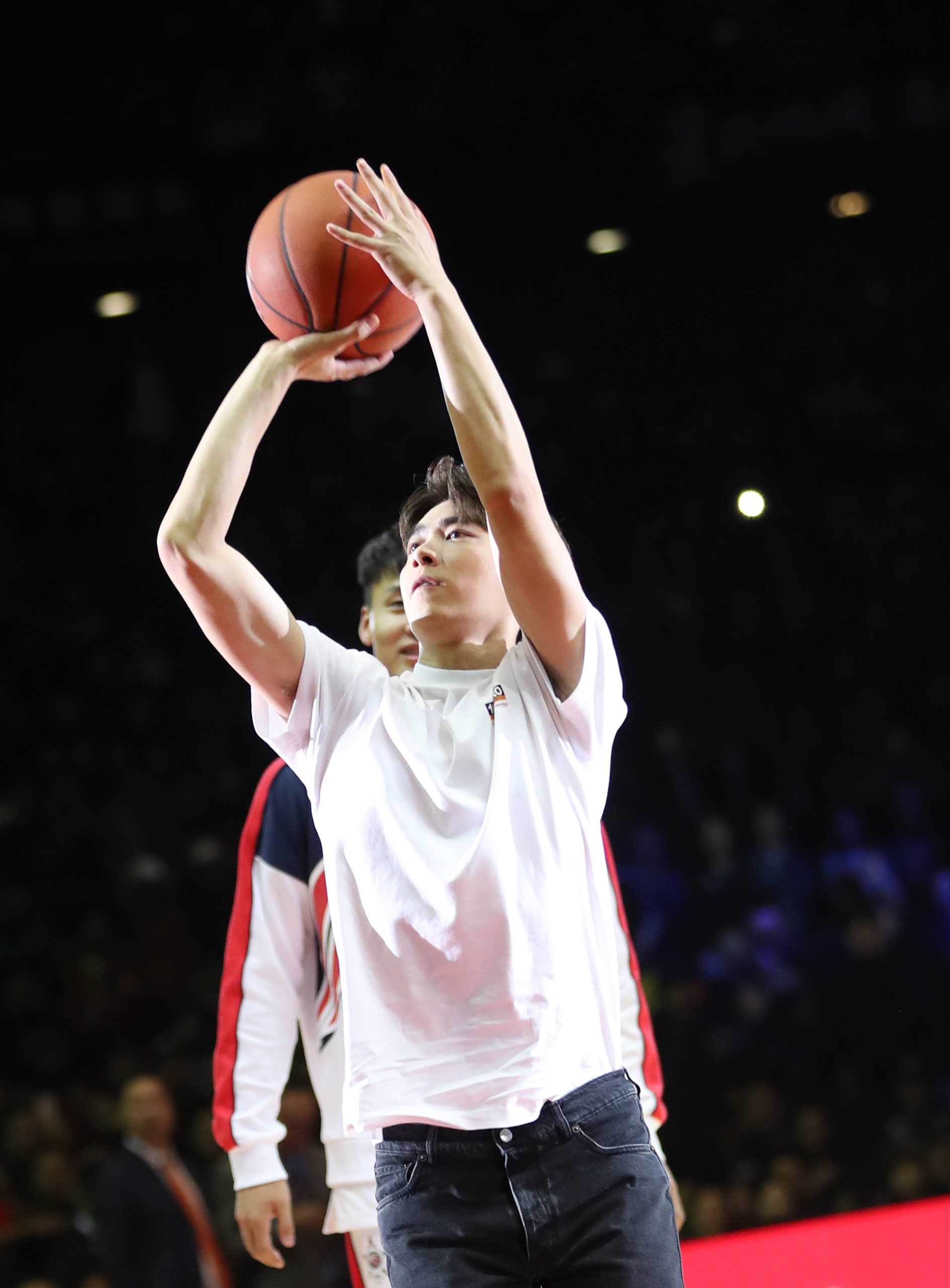李易峰打篮球图片