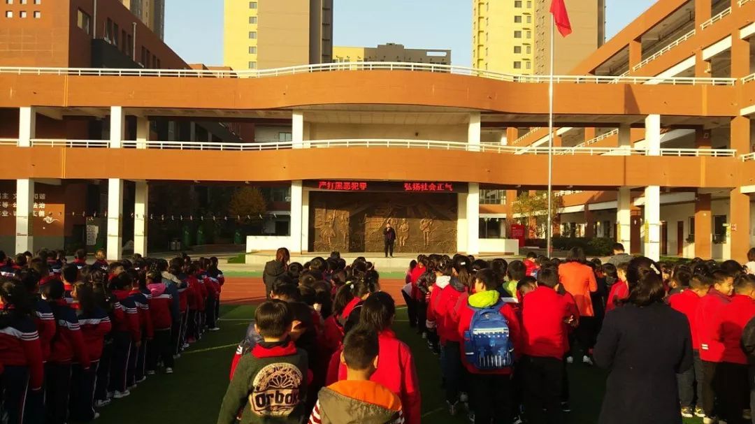 「沣东扫黑除恶」宣传扫黑除恶 营造良好氛围 | 沣东第三小学开展"