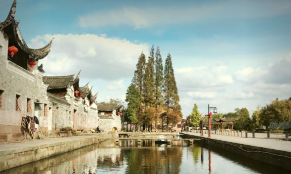 走马塘村是位于宁波鄞州姜山镇的一个古村,被称为中国进士第一村.