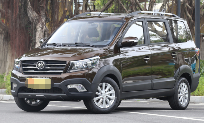 启腾v60的整体外形非常耐看,大气且具有辨识度,开出去很有面子